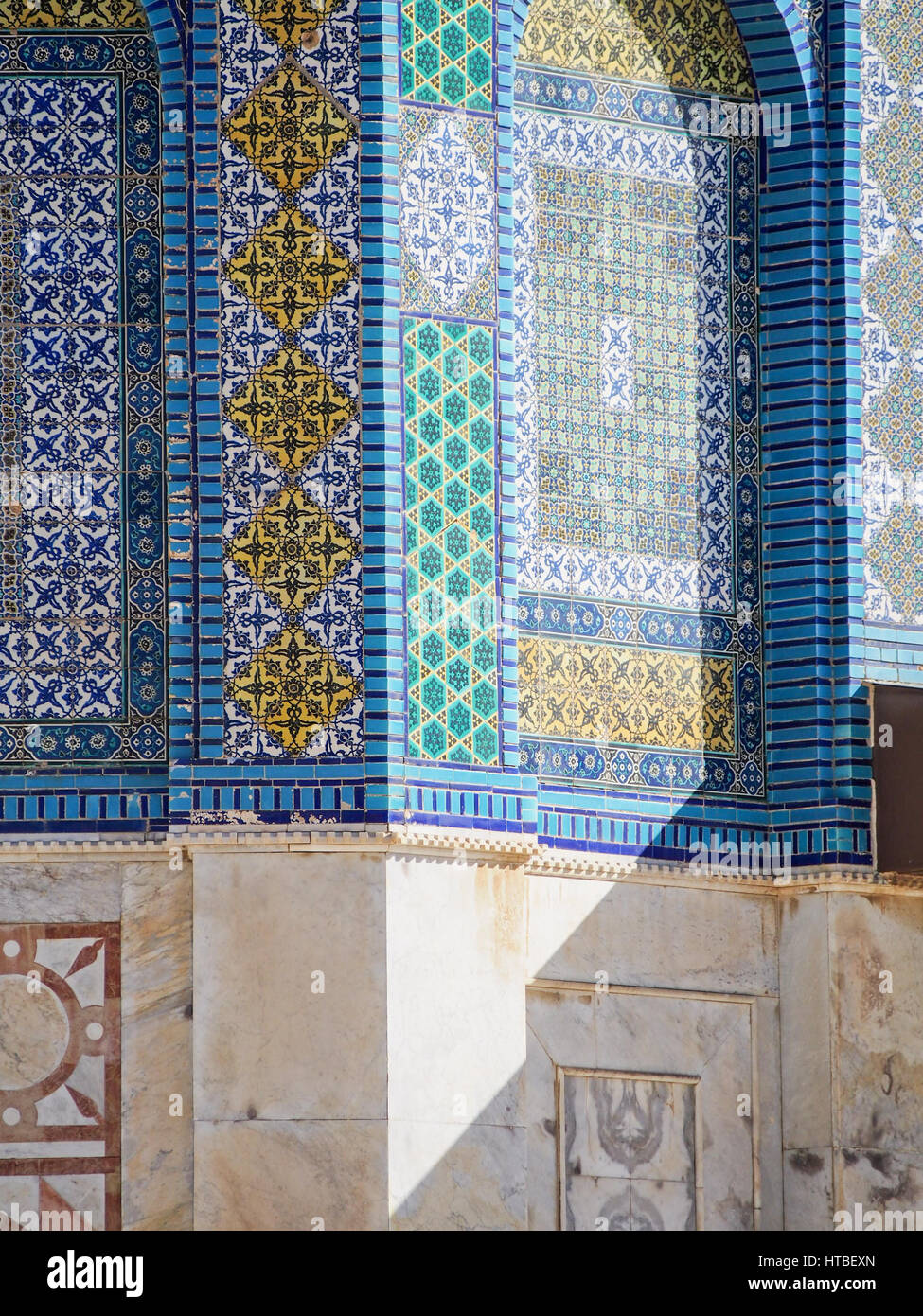 Un détail de la sol carrelé de couleur Dôme du Rocher mosquée de Jérusalem, Israël. Banque D'Images