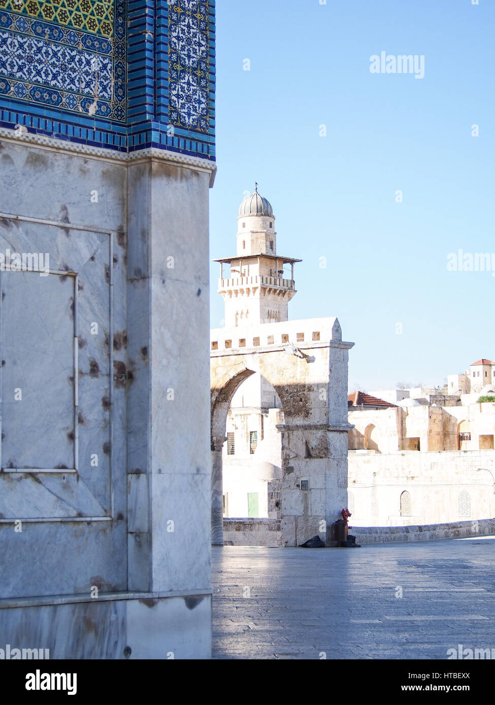 Un détail de la sol carrelé de couleur Dôme du Rocher mosquée de Jérusalem, Israël. Banque D'Images