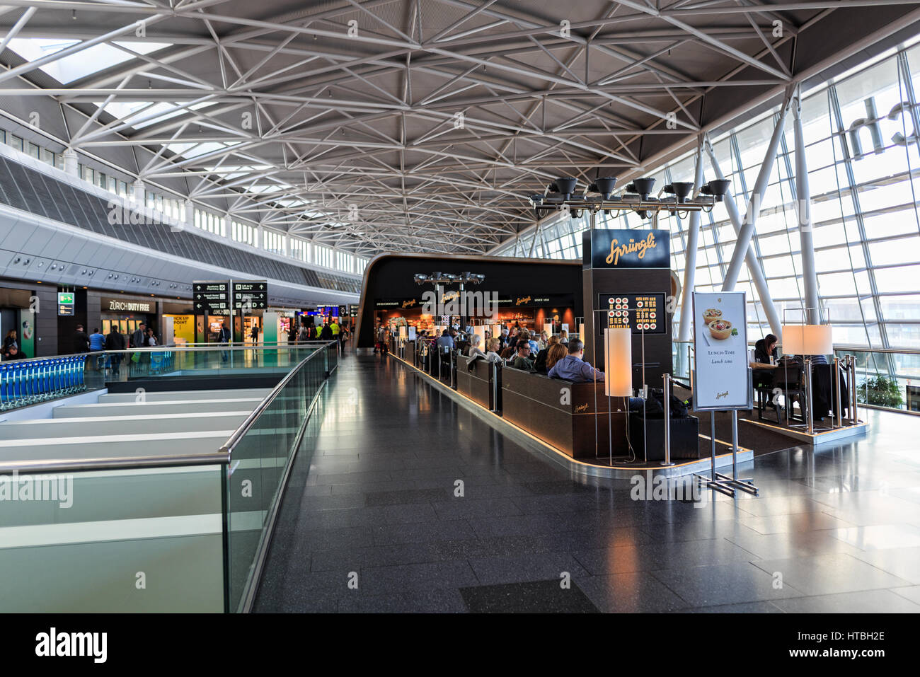 ZURICH, SUISSE - Le 29 juillet : Terminal à l'aéroport de Zurich. Banque D'Images