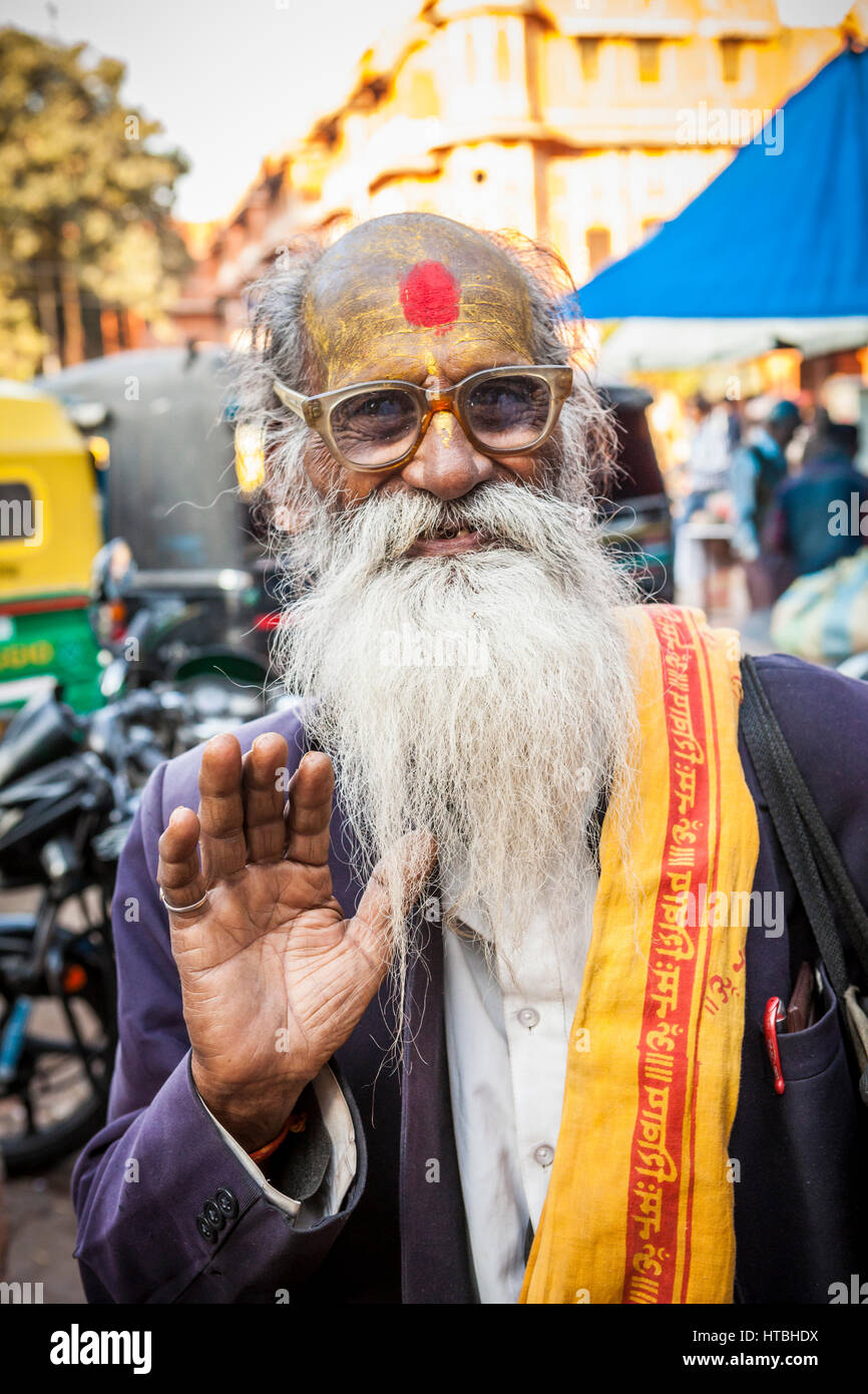 Un yogi ou saint homme dans un marché de Jaipur, Rajasthan, Inde. Peut-être  un Sadhu Photo Stock - Alamy