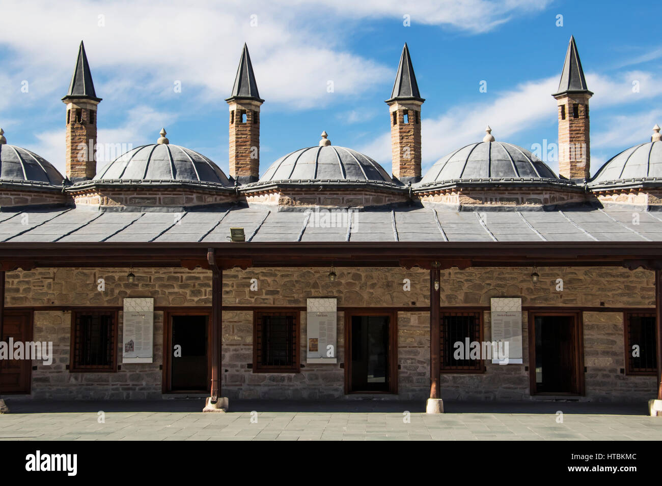 Cour de la musée de Mevlana, le mausolée de Jalal ad-Din Muhammad Rumi, Konya, Turquie Banque D'Images Cour de la musée de Mevlana, le mausolée de Jalal ad-Din Muhammad Rumi, Konya, Turquie Banque D'Images
