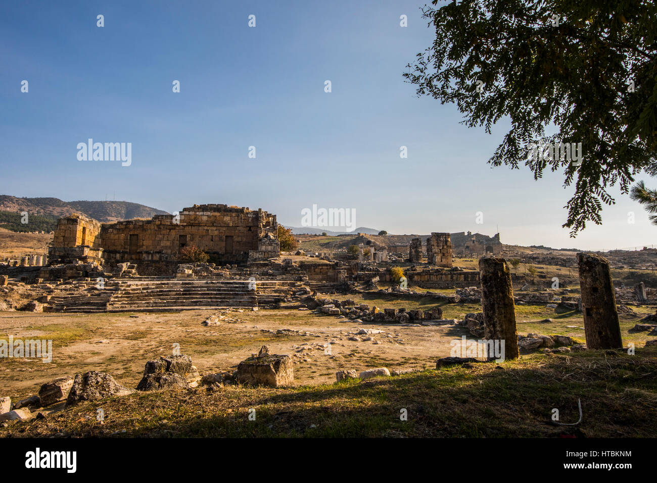 Nymphée, Hierapolis-Pamukkale ; Pamukkale, Turquie Banque D'Images Nymphée, Hierapolis-Pamukkale ; Pamukkale, Turquie Banque D'Images