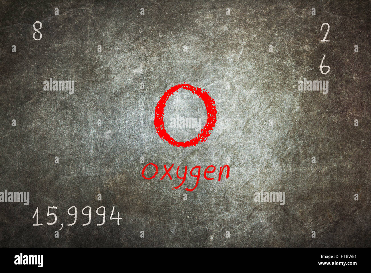 Tableau noir isolé avec tableau périodique, l'oxygène, la chimie Banque D'Images