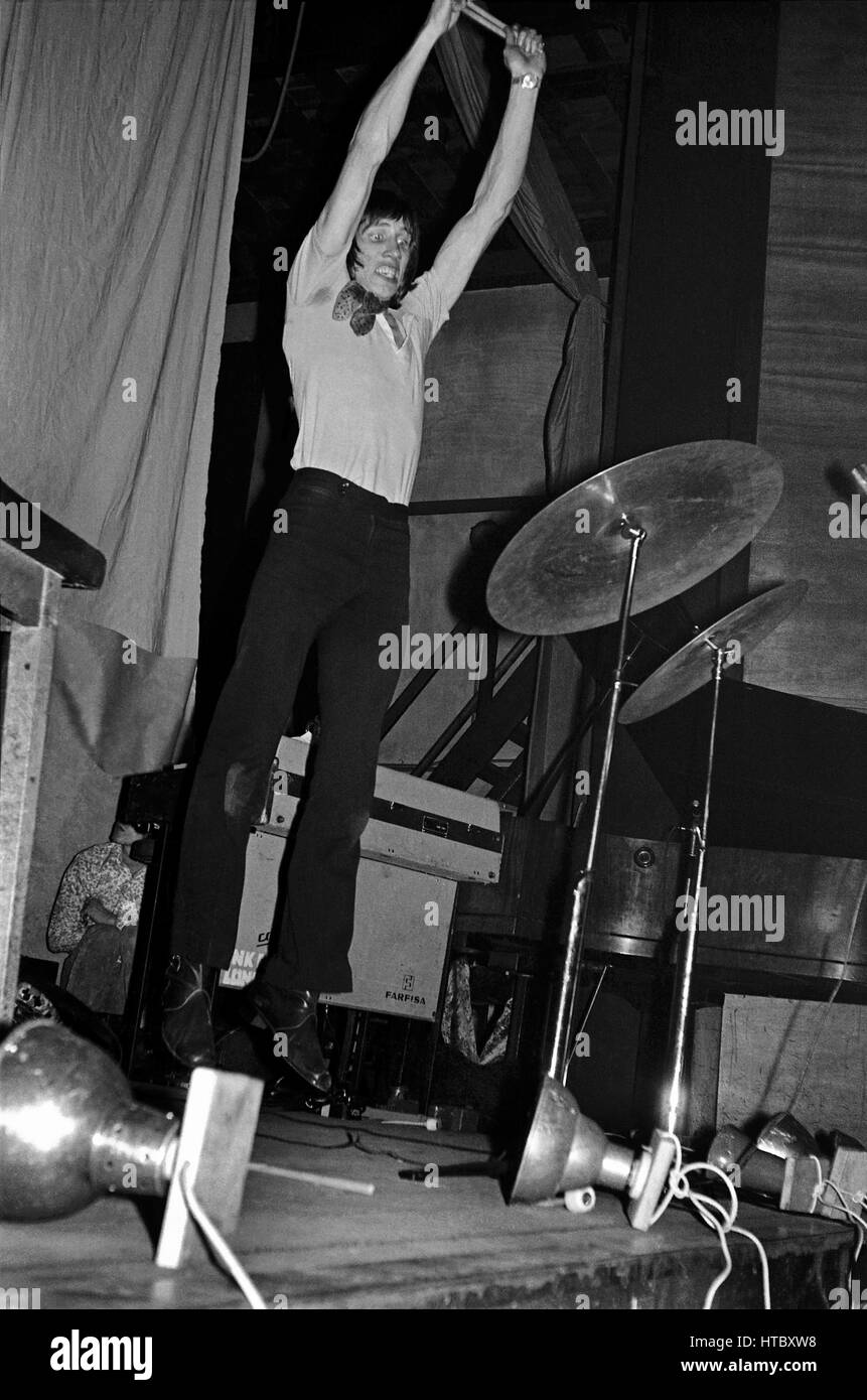 PINK FLOYD : Roger Waters à jouer avec le groupe de rock britannique Pink Floyd au Victoria, l'Université de Bristol le 3 mars 1969. Banque D'Images