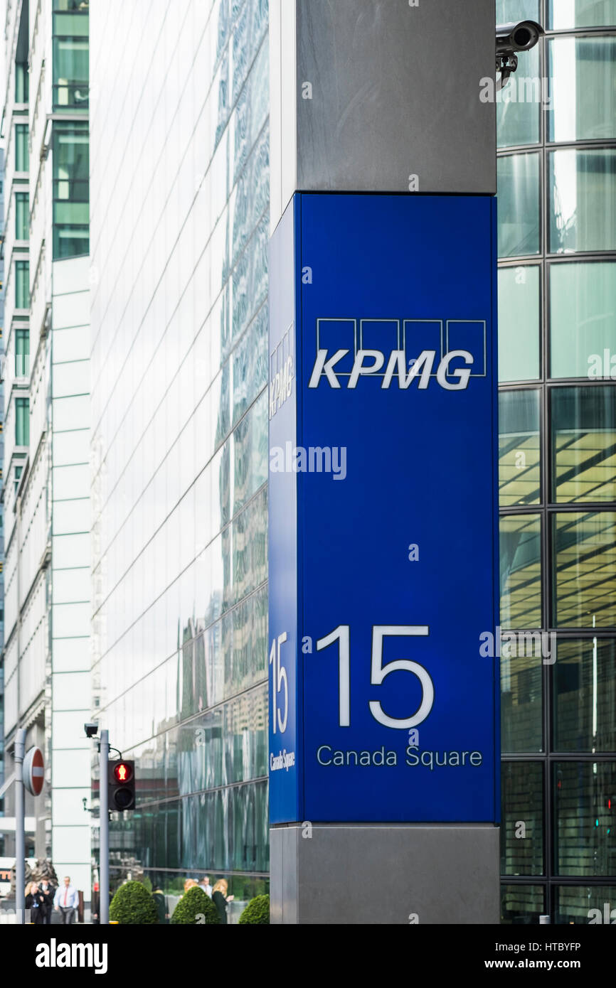 Siège de KPMG, 15 Canada Square, Canary Wharf, les Docklands, Londres, Angleterre, Royaume-Uni Banque D'Images