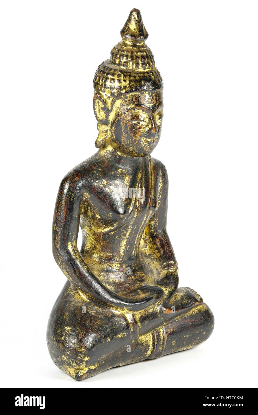 Bouddha en bois ancien en position du lotus isolé sur fond blanc Banque D'Images