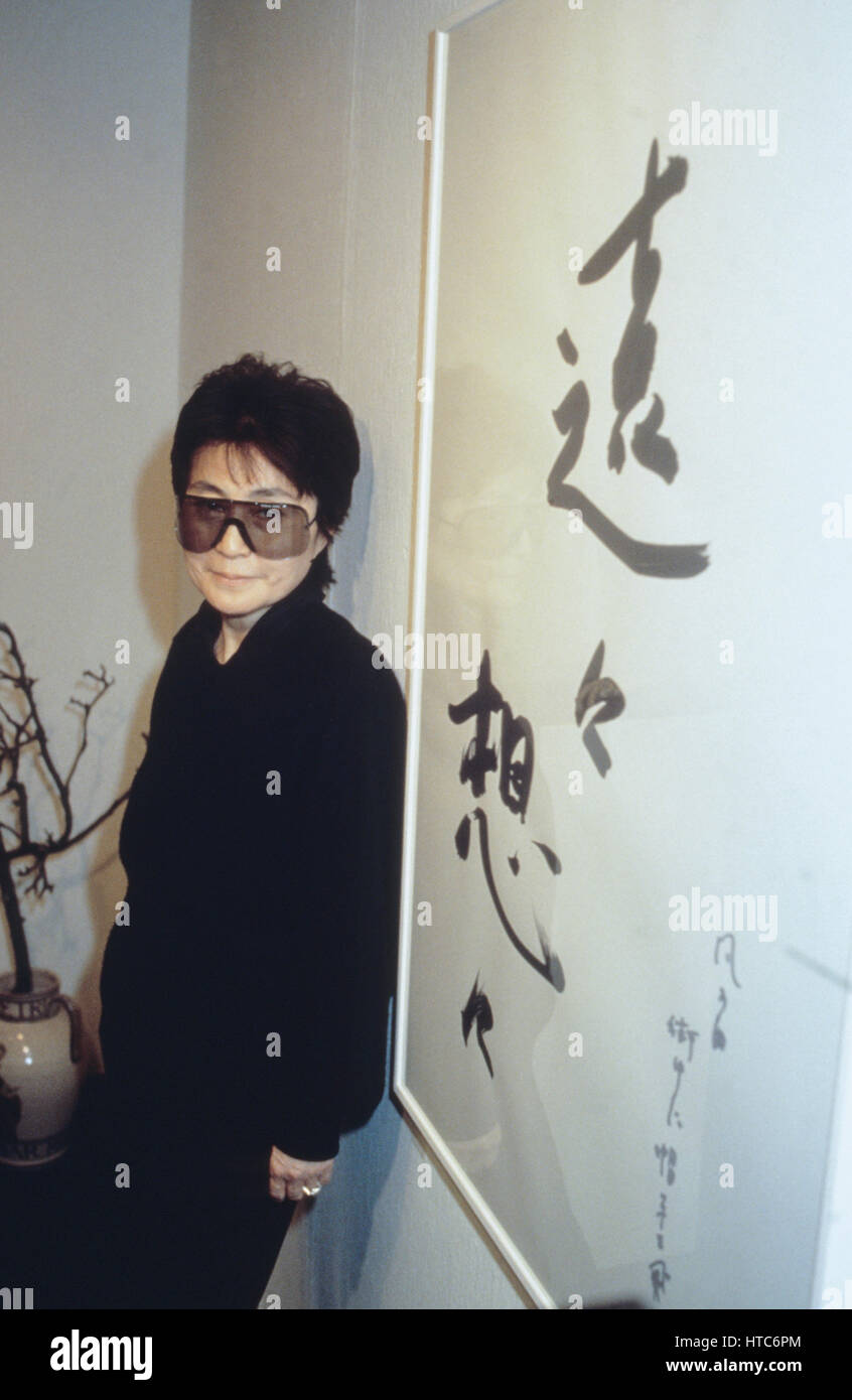 Yoko Onno artiste japonaise mariée au musicien et compositeur britannique John Lennon à la foire de l'art à Stockholm 1990 Banque D'Images