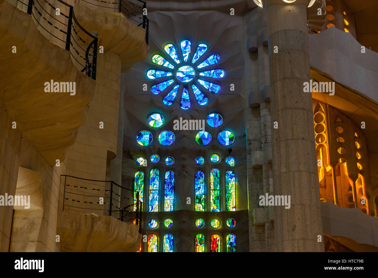 Intérieur de style art nouveau cathédrale Sagrada Familia de Barcelone, Catalogne, Espagne. Banque D'Images