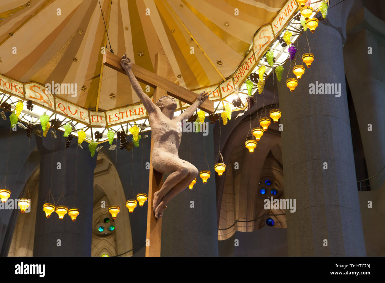 Intérieur de style art nouveau cathédrale Sagrada Familia de Barcelone, Catalogne, Espagne. Banque D'Images