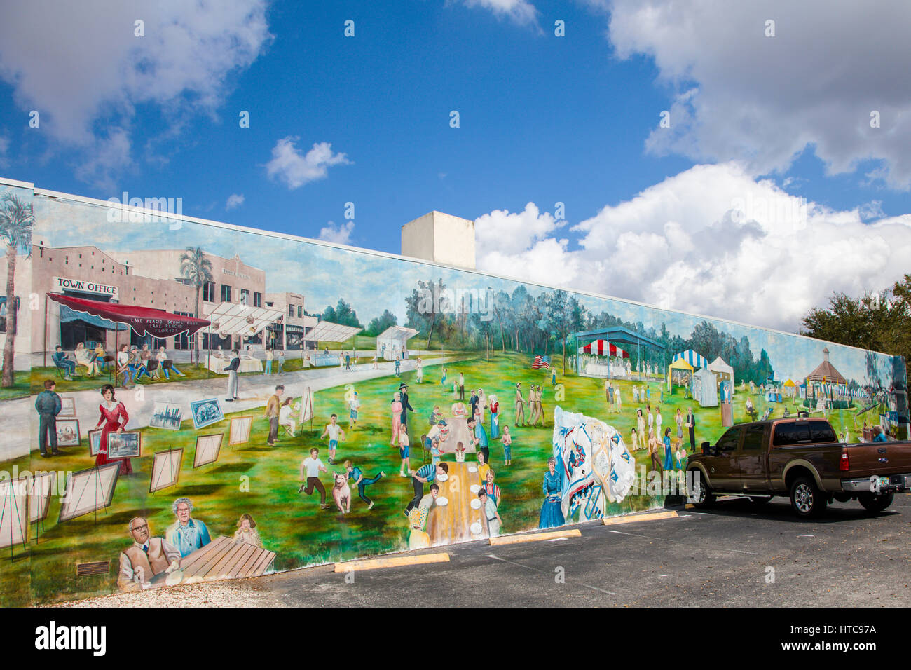 Peintures murales d'art peintes sur les murs extérieurs de Lake Placid Floride connue sous le nom de la ville de murales Banque D'Images