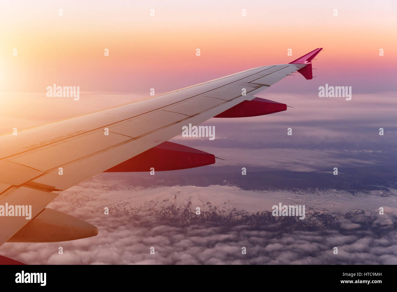 Vue à travers la fenêtre de l'avion Banque D'Images