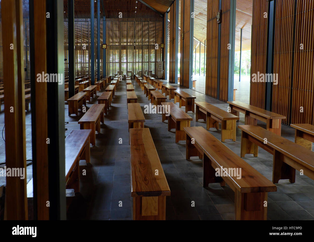 Architecture étonnante à l'intérieur de l'église Don Ka, Don Duong, Vietnam, Dalat, campagne, chapelle Kadon à partir de bois, d'utiliser la lumière naturelle pour l'environnement Banque D'Images