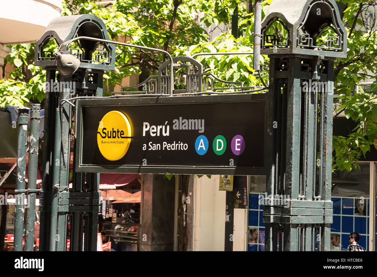 Buenos Aires, Argentine - 5 novembre 2016 l'arrêt de métro : Signe de Perù à Buenos Aires Banque D'Images