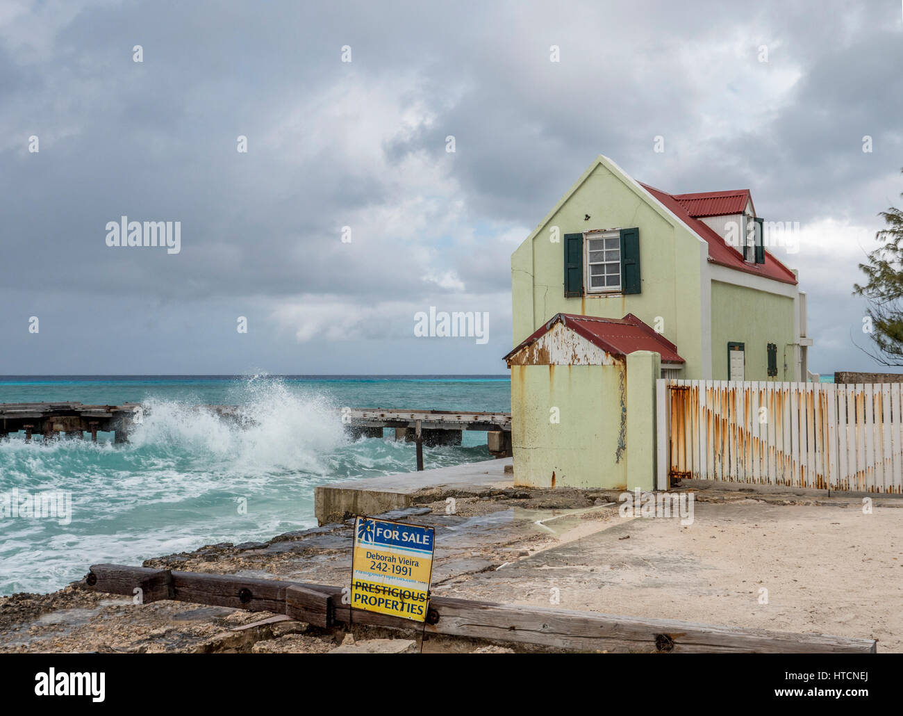 Get Maison au bord de locean For Free