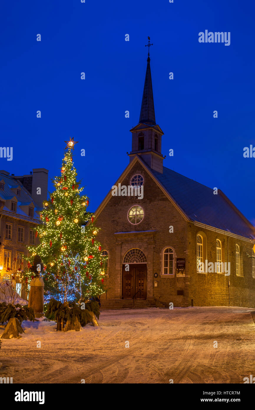 Basse-ville décorée pour Noël, église Notre-Dame des Victoires, Québec, Québec, Canada Banque D'Images