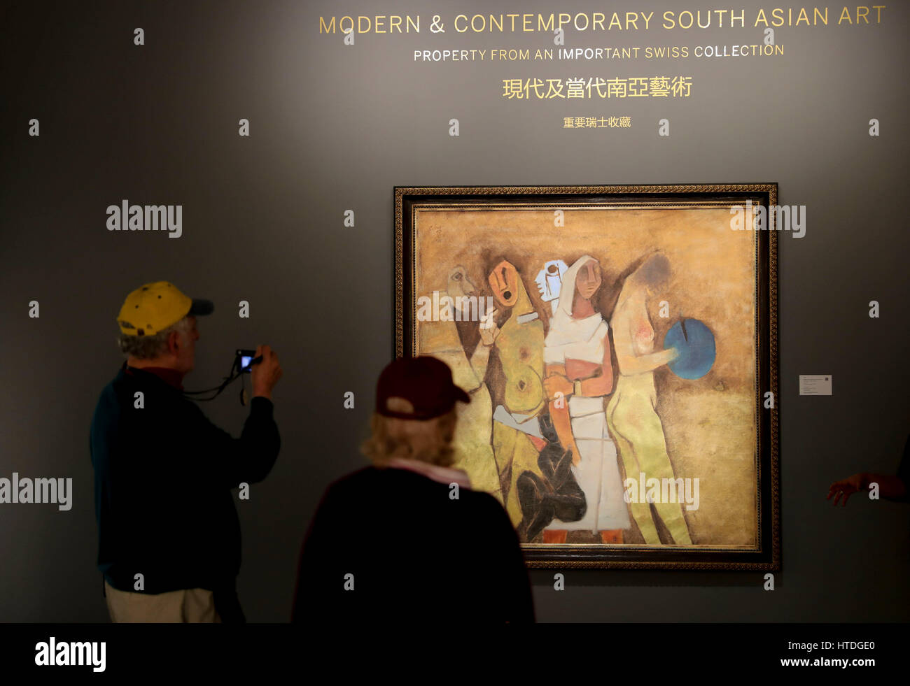 New York, USA. 10 Mar, 2017. Les visiteurs regarder 'Untitled (quatre femmes)' par Maqbool Fida Husain lors de Sotheby's Asia Week exposition à New York, États-Unis, le 10 mars 2017. Avec plus de 1 200 œuvres d'Asie, beaucoup de Sotheby's a dévoilé son Asia Week de New York les ventes aux enchères et expositions récemment et tiendra plusieurs ventes aux enchères en Mars. Credit : Wang Ying/Xinhua/Alamy Live News Banque D'Images