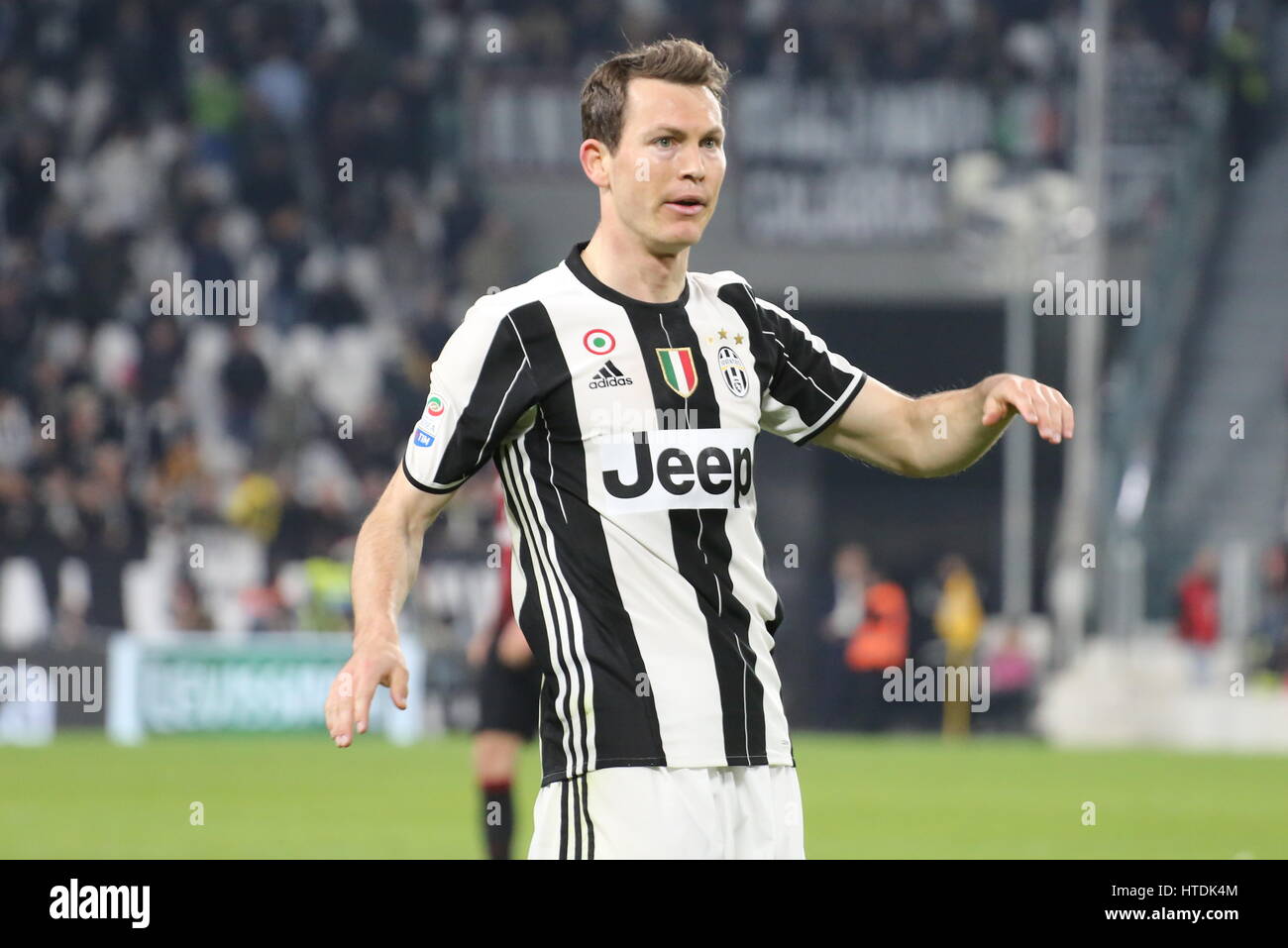 Stephan Lichtsteiner (Juventus) au cours de la série d'un match de football entre la Juventus et le Milan AC à la Juventus Stadium le 10 mars 2017 à Turin, Italie. La Juventus a gagné 2-1 sur Milan. Banque D'Images