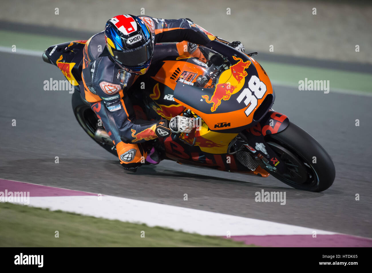 Le circuit de Losail, au Qatar. 10 mars 2017. Cavalier britannique Bradley Smith qui se promène pour Red Bull KTM sur la voie au cours de la première journée du test MotoGP Qatar winter Crédit : Tom Morgan/Alamy Live News Banque D'Images