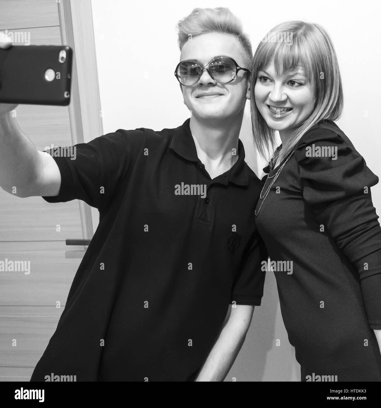 Portrait jeune homme et femme. selfies Noir et blanc. 10 Mar, 2017. Crédit : Igor Golovniov/ZUMA/Alamy Fil Live News Banque D'Images