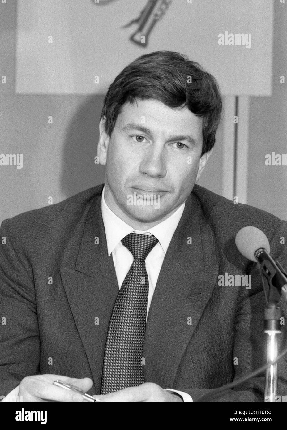 Michael Portillo, Ministre d'État à l'administration locale et membre du parti conservateur du Parlement pour Enfield Southgate, assiste à une conférence de presse le parti du gouvernement local à Londres, Angleterre le 10 avril 1991. Il a maintenant une carrière dans la radiodiffusion et de la télévision. Banque D'Images
