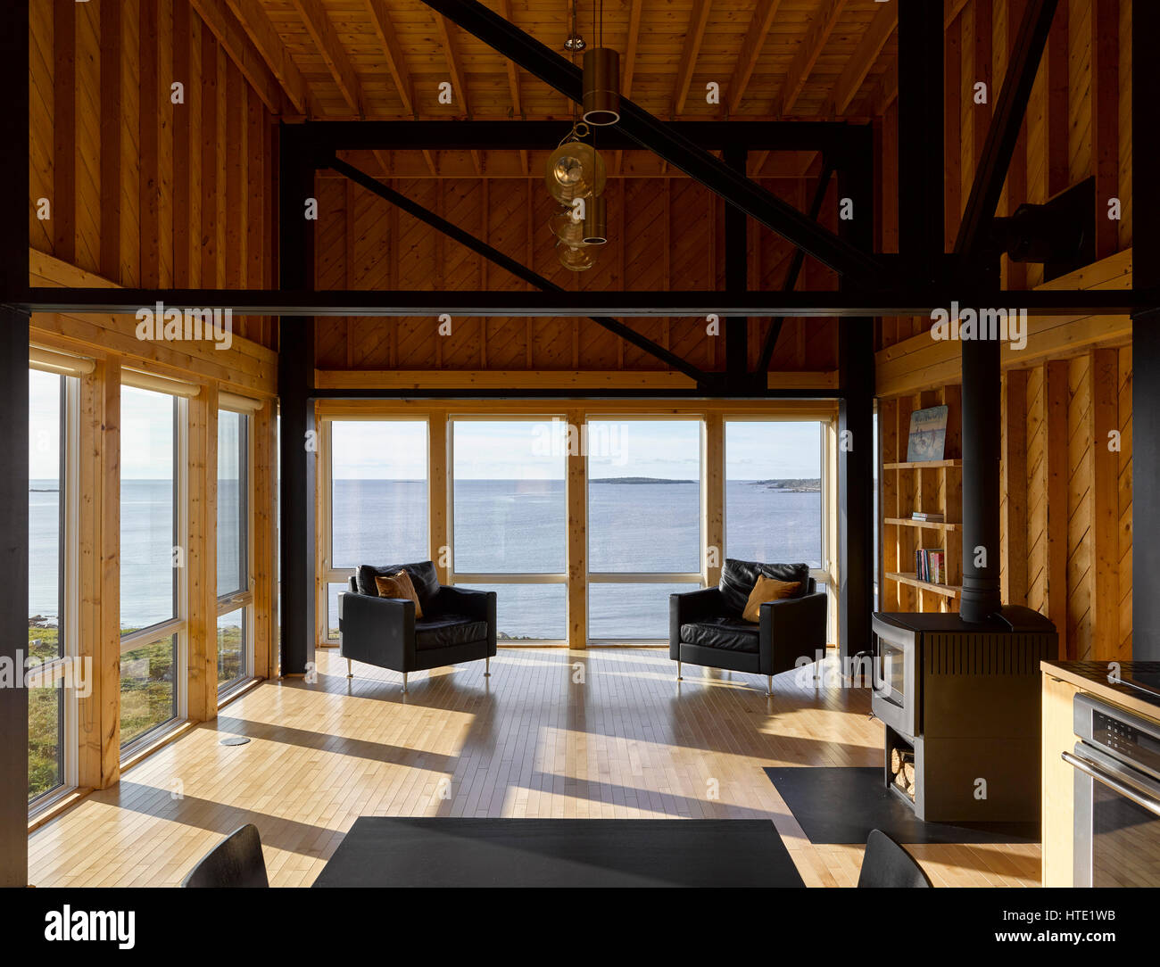 Vue de l'intérieur. Cliff House, Halifax, Canada. MacKay-Lyons Sweetapple : Architecte, 2017. Banque D'Images