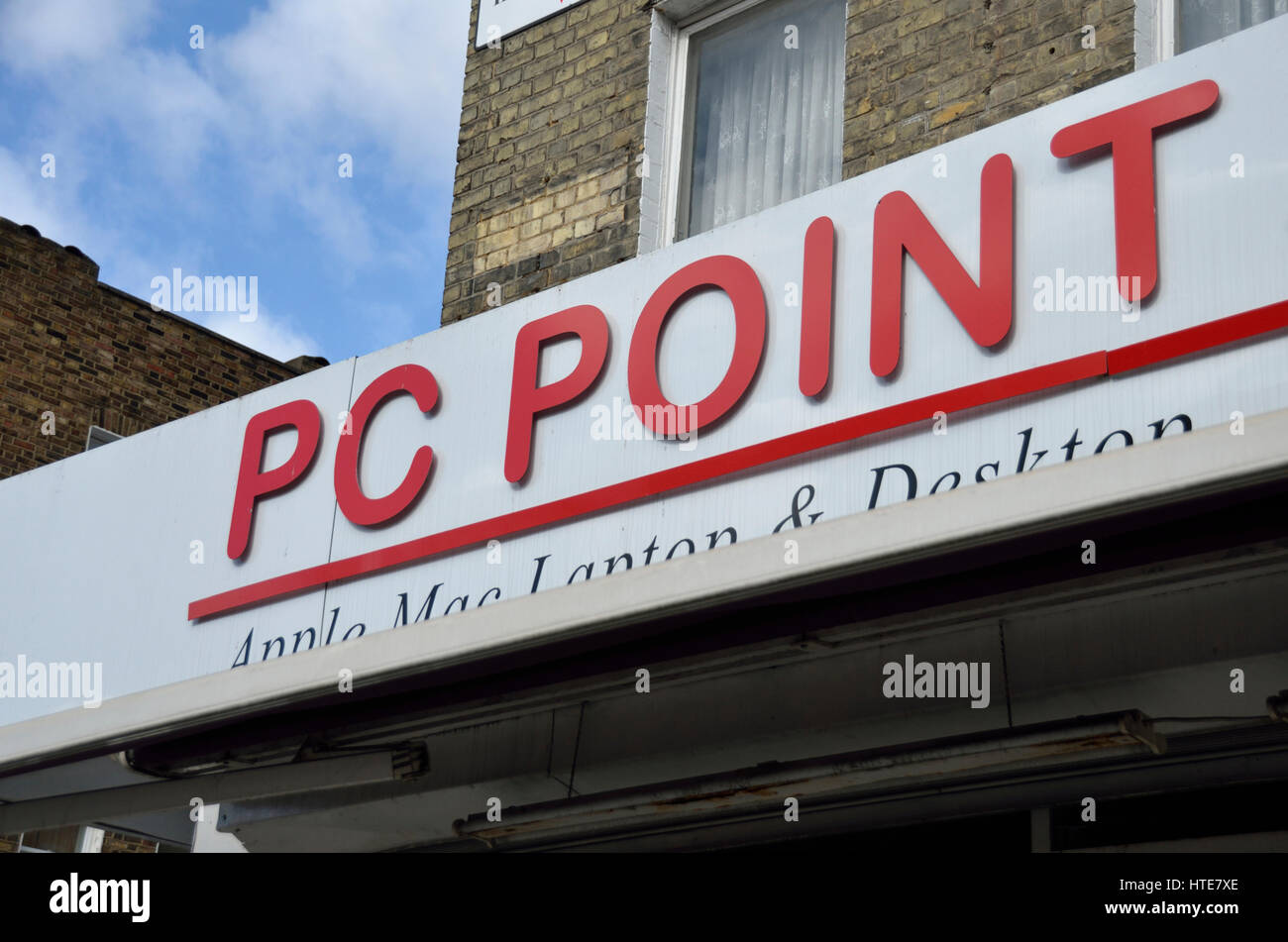 Atelier de réparation d'ordinateur PC Point dans King Street, Hammersmith, London, UK. Banque D'Images