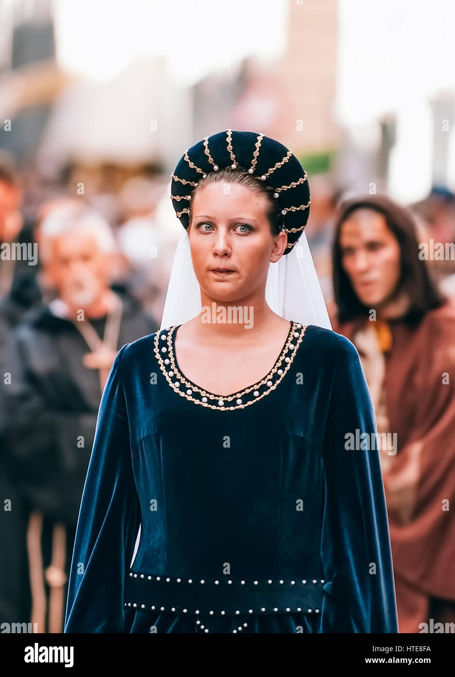 Asti, Italie - le 19 septembre 2010 : Princesse médiévale, au cours de la parade historique de la Palio d'Asti en Piémont, Italie- Dame du Moyen Âge Banque D'Images