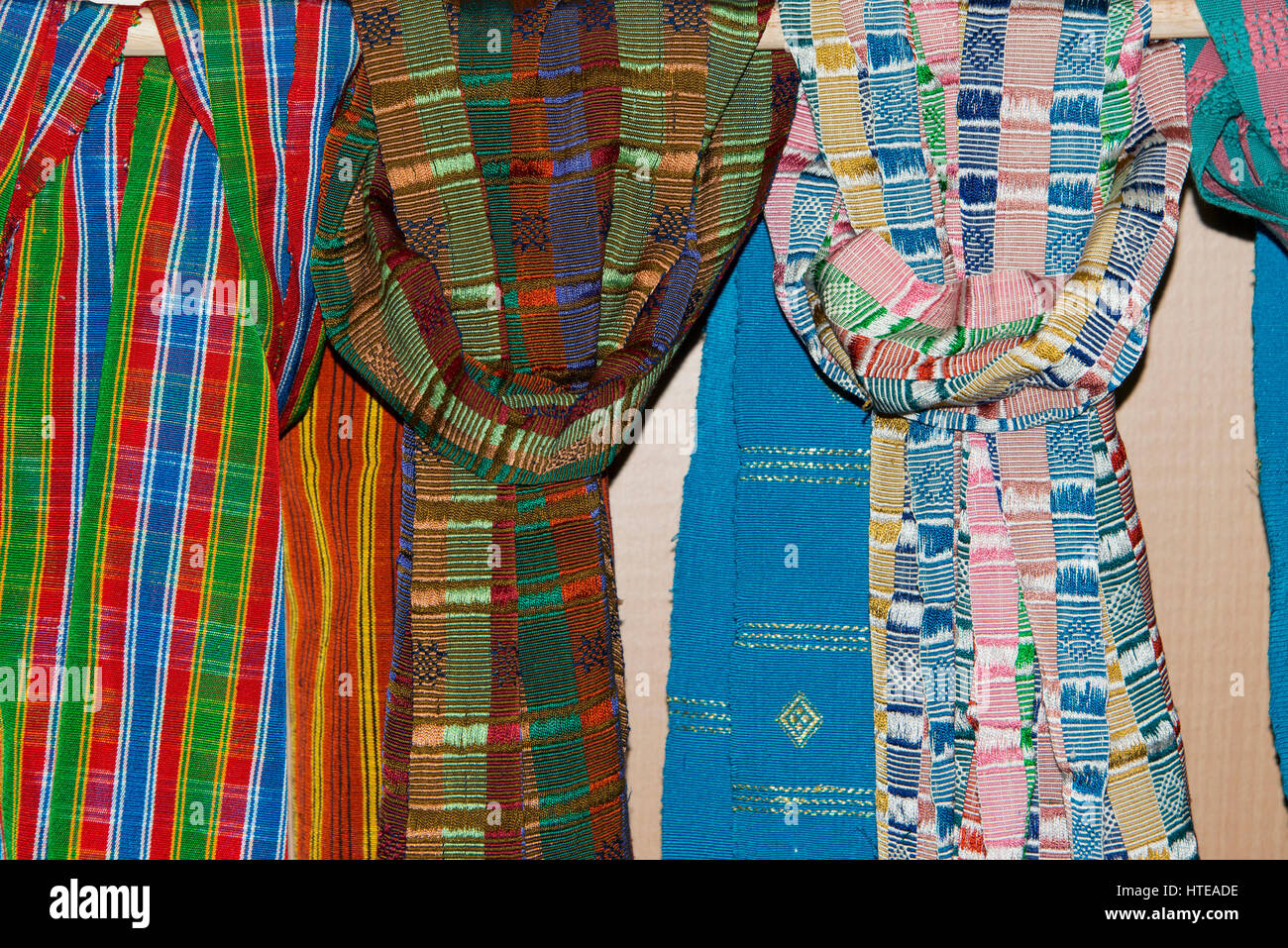 Le Bhoutan, Thimphu. Le Musée du Textile Musée du textile nationale l'aka.  Boutique du Musée, l'affichage des écharpes tissées à la main Photo Stock -  Alamy