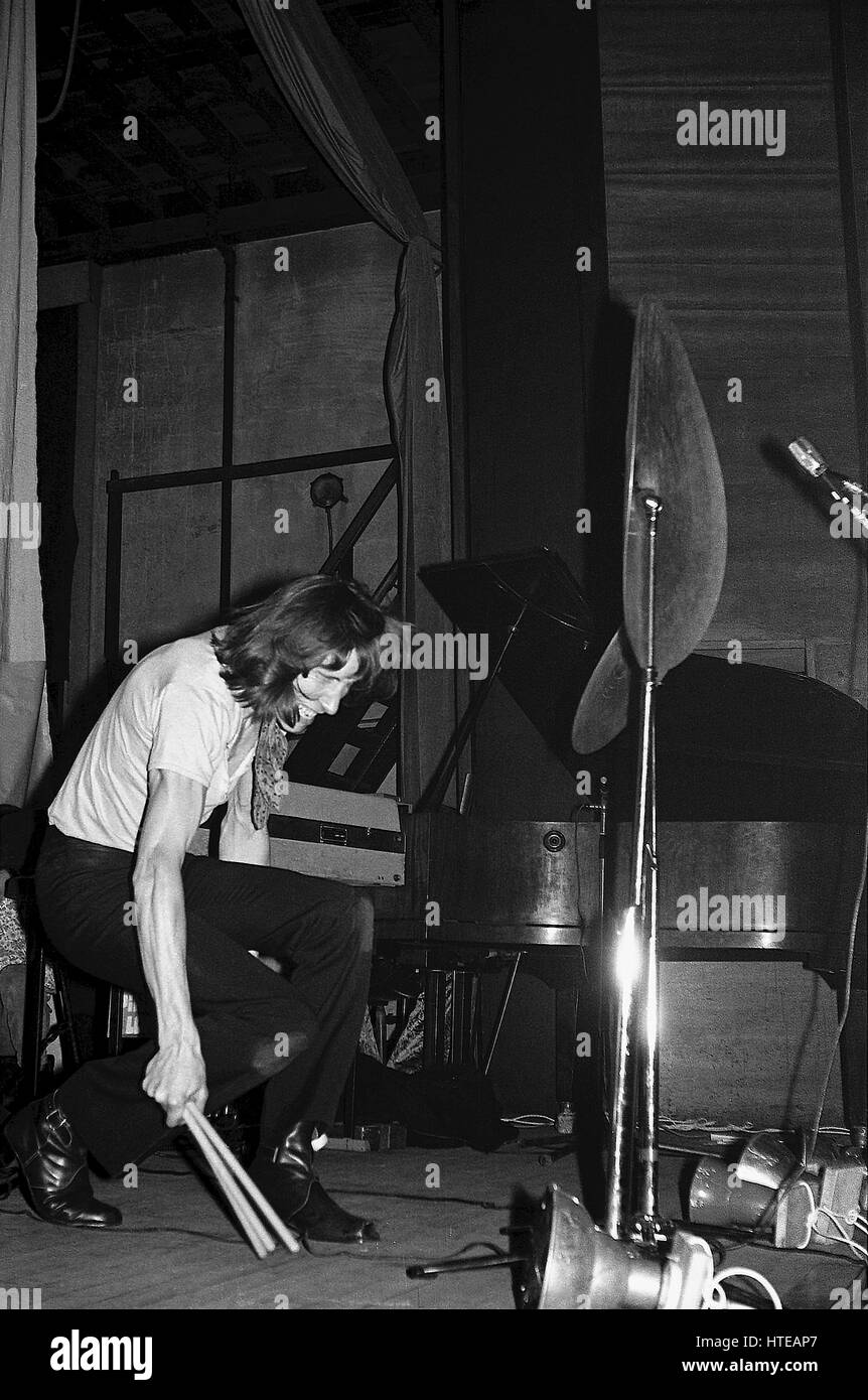PINK FLOYD : Roger Waters en spectacle avec le groupe de rock britannique Pink Floyd au Victoria, l'Université de Bristol le 3 mars 1969. Banque D'Images