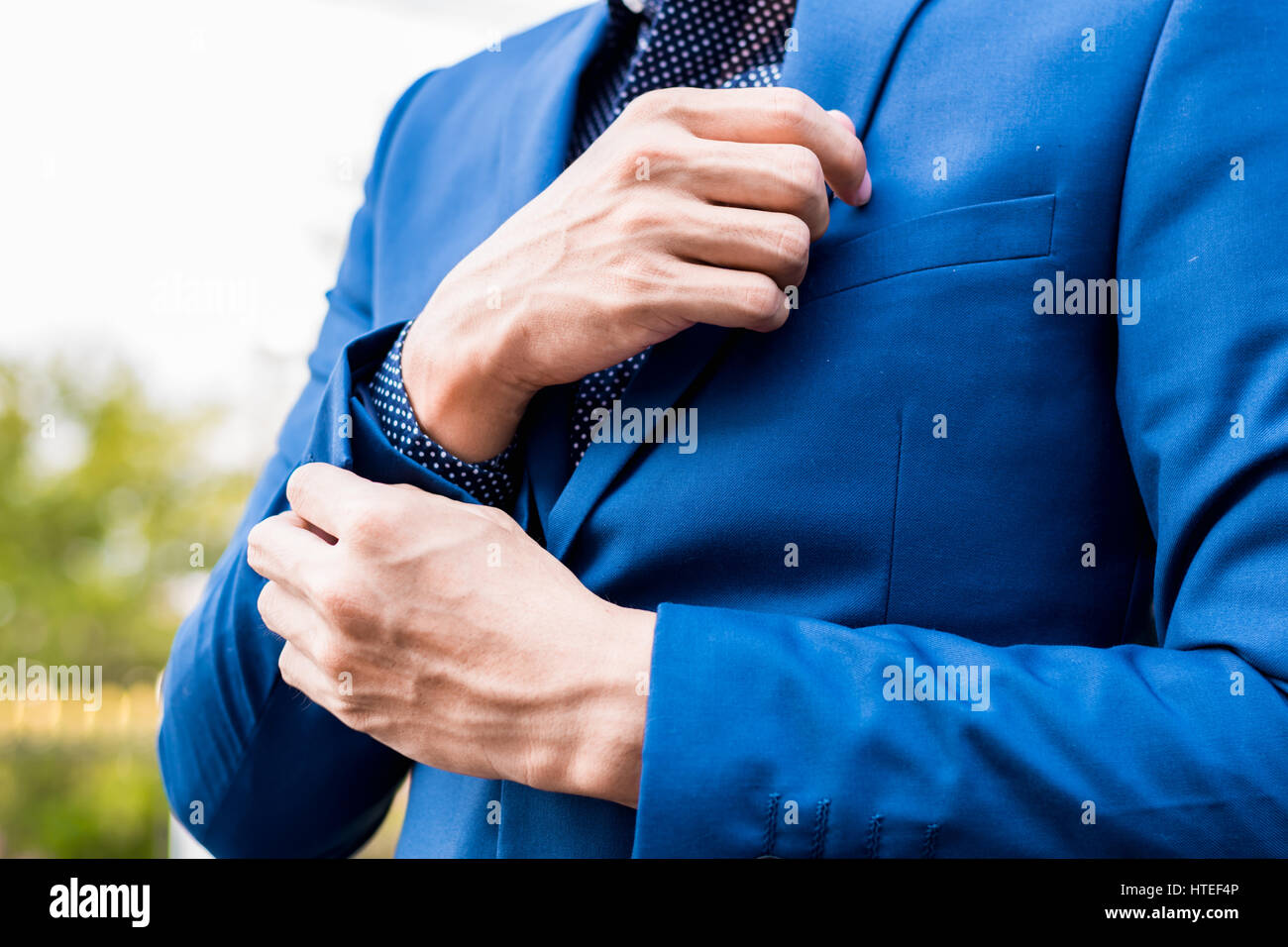 Business concept à succès : l'homme d'affaires exécutif porter homme costume formel réflexion sérieuse travail professionnel management de chef d'entreprise , selectiv Banque D'Images