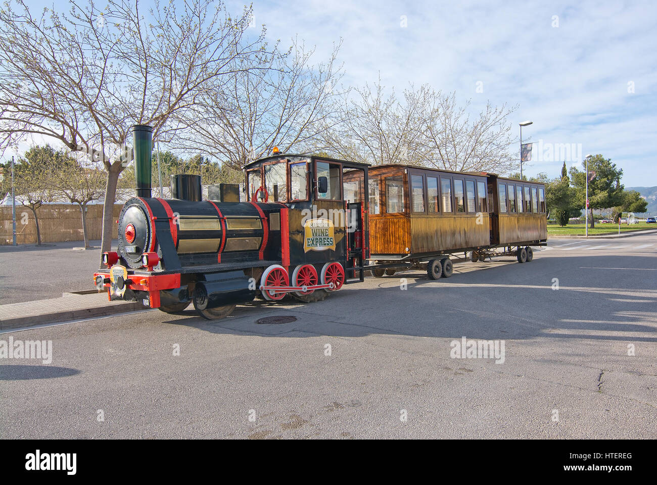 Majorque, Baléares, Espagne - 7 mars, 2017 : train touristique en proposant des circuits express vin Wine Country le 7 mars 2017 à Majorque, Baléares est Banque D'Images