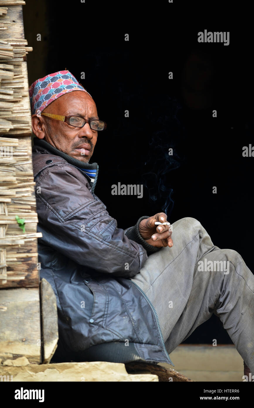 GHANDRUK - 6 OCT : Portrait d'un Gurung Sherpa. Gurungs sont le plus grand groupe ethnique dans l'Himalaya et d'une partie d'entre eux travaillant comme Sherpas pour l'escalade Banque D'Images
