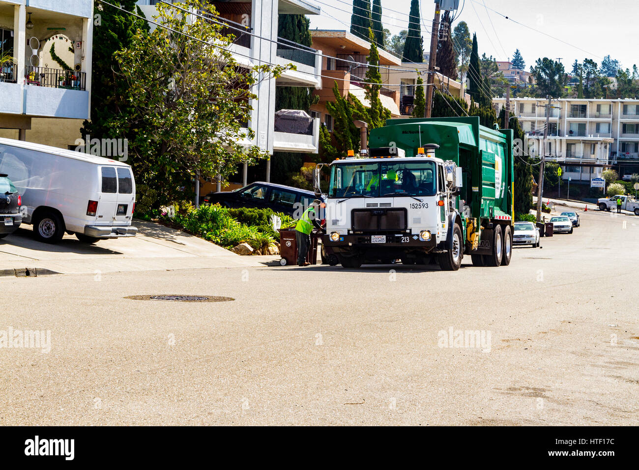 Un camion de collecte de déchets ramasser Banque D'Images