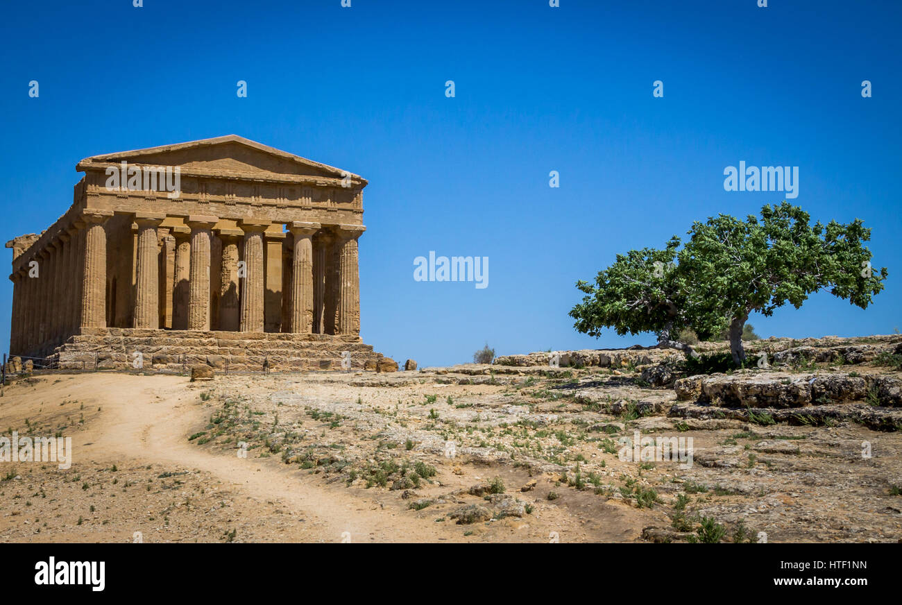 Ruines du temple grec Concordia dans la Vallée des Temples - Agrigente, Sicile, Italie Banque D'Images