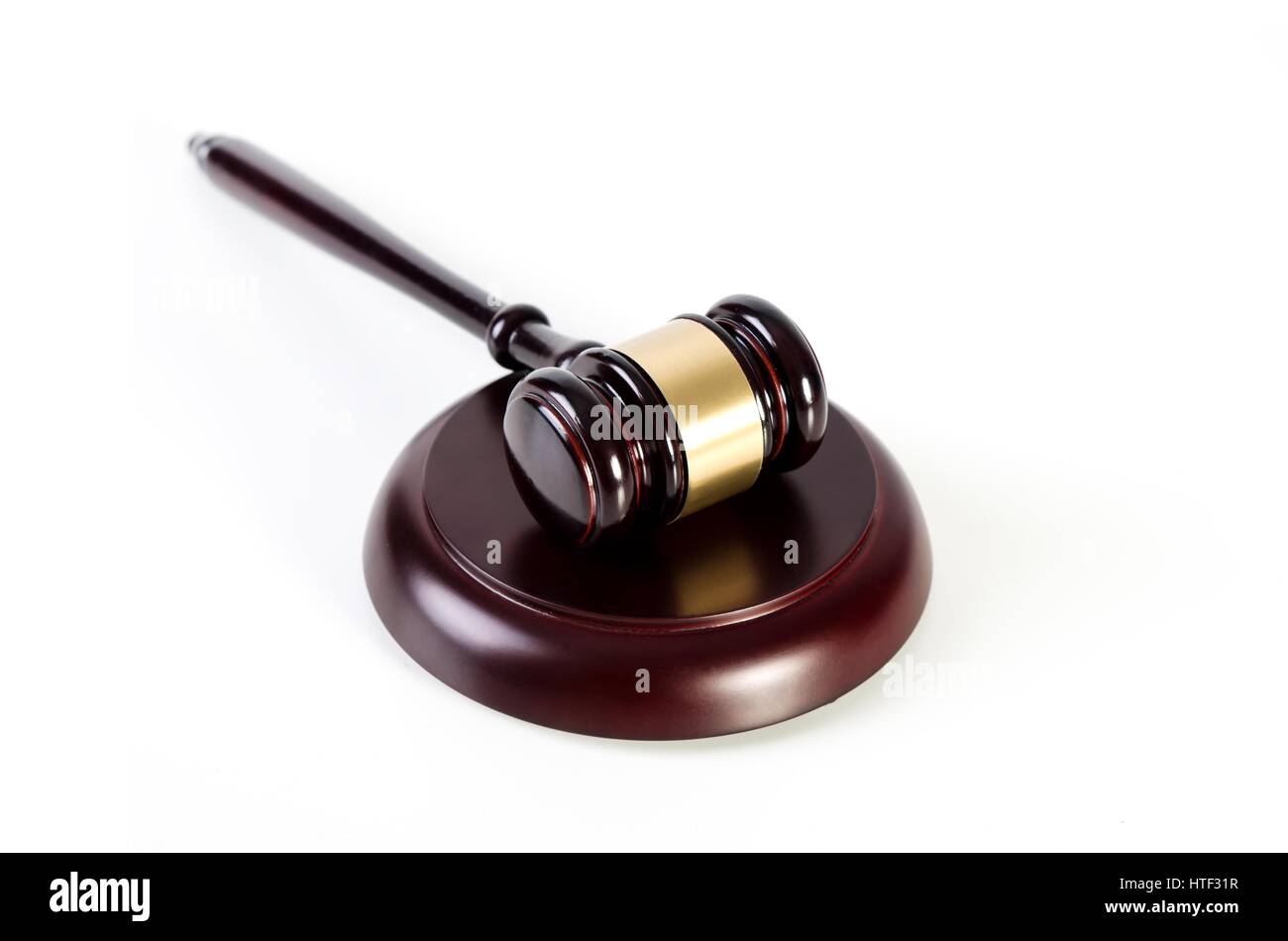 Maillet en bois isolé sur fond blanc. Copie espace concept. Banque D'Images