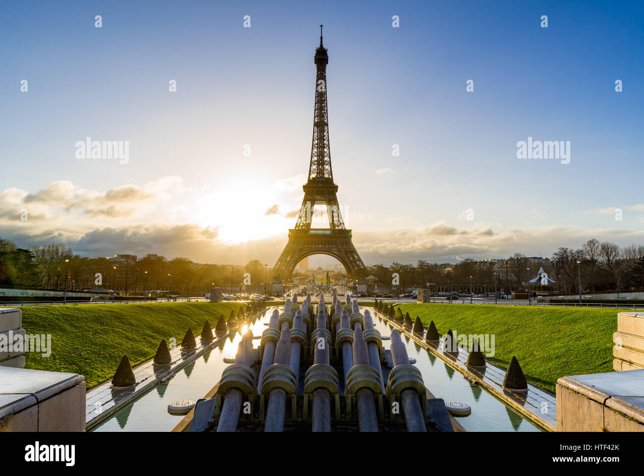 Lever de soleil sur la Tour Eiffel et du Trocadéro. Paris, France Banque D'Images
