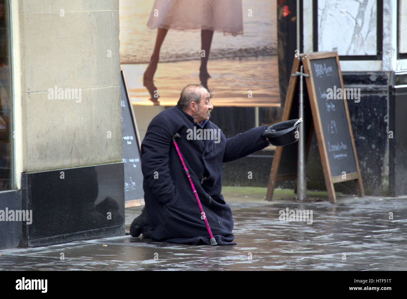 Sans-abri de la mendicité dans la rue au Royaume-Uni Banque D'Images