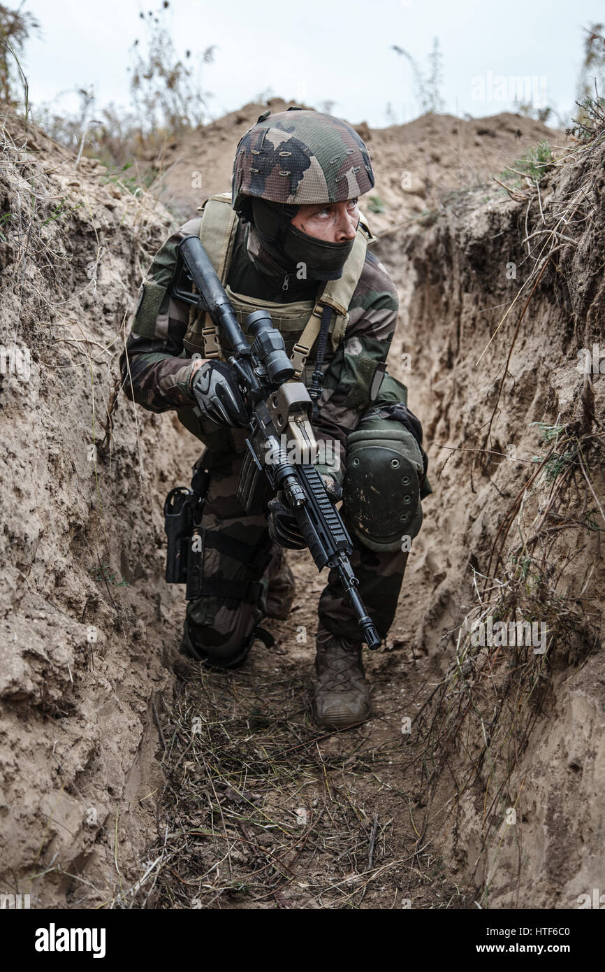 De parachutiste d'infanterie de marine français 1er Régiment de parachutistes RPIMA en tranchées Banque D'Images