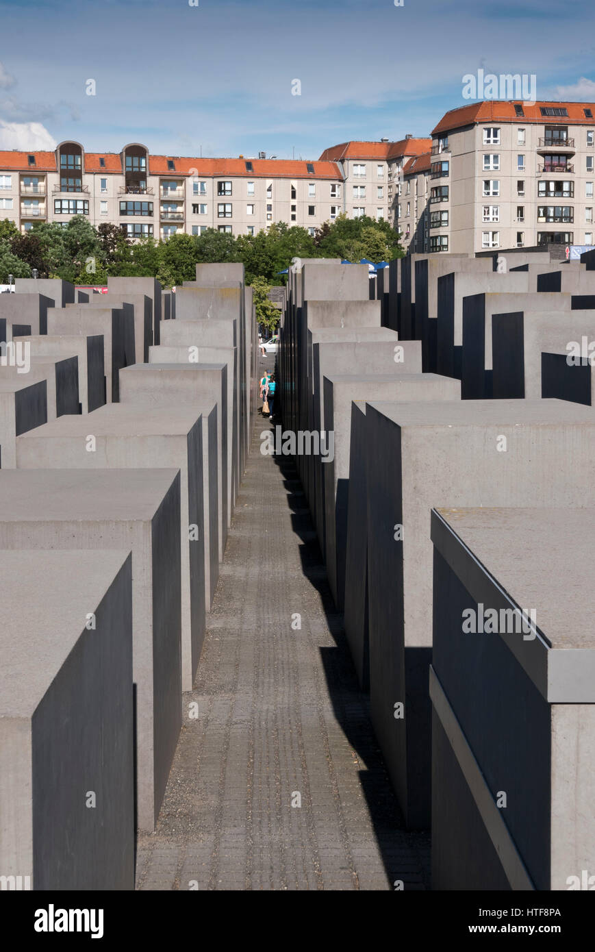 Des rangées de 2 711 blocs de béton de différentes tailles à l'Holocaust Memorial en souvenir des Juifs assassinés, Berlin, Allemagne Banque D'Images