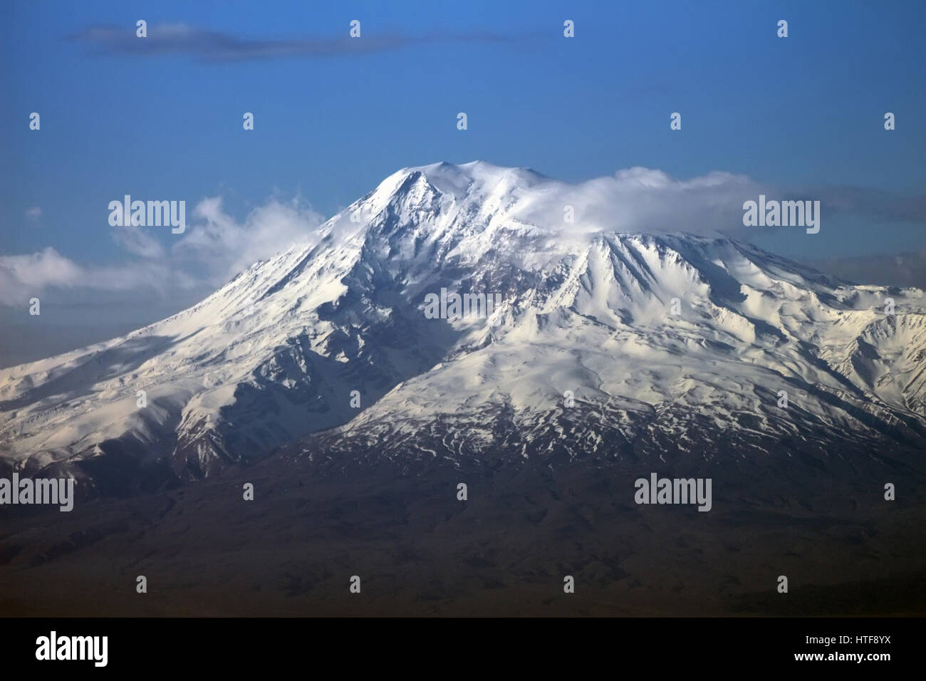 Vue sur le mont Ararat couvert de neige à partir de l'Arménie. Banque D'Images