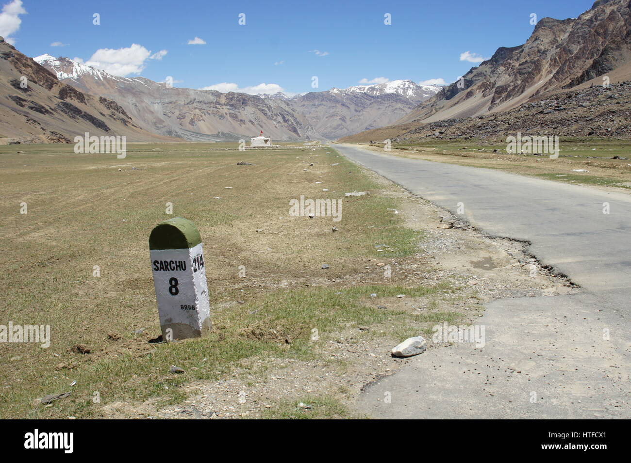 Route à distance au Cachemire au sud de Sarchu. Banque D'Images