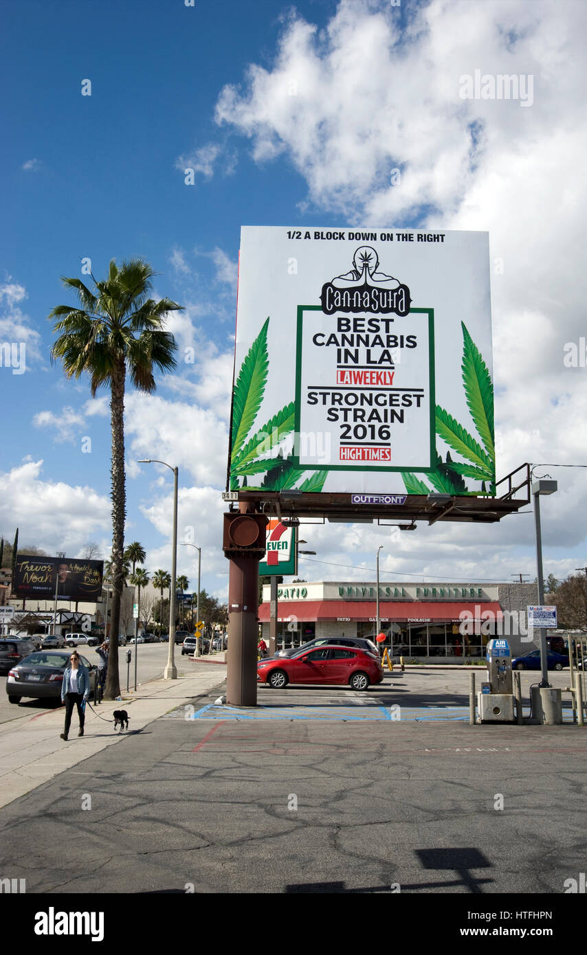 La promotion de la marijuana shop Billboard dans la vallée de San Fernando de Los Angeles, CA Banque D'Images