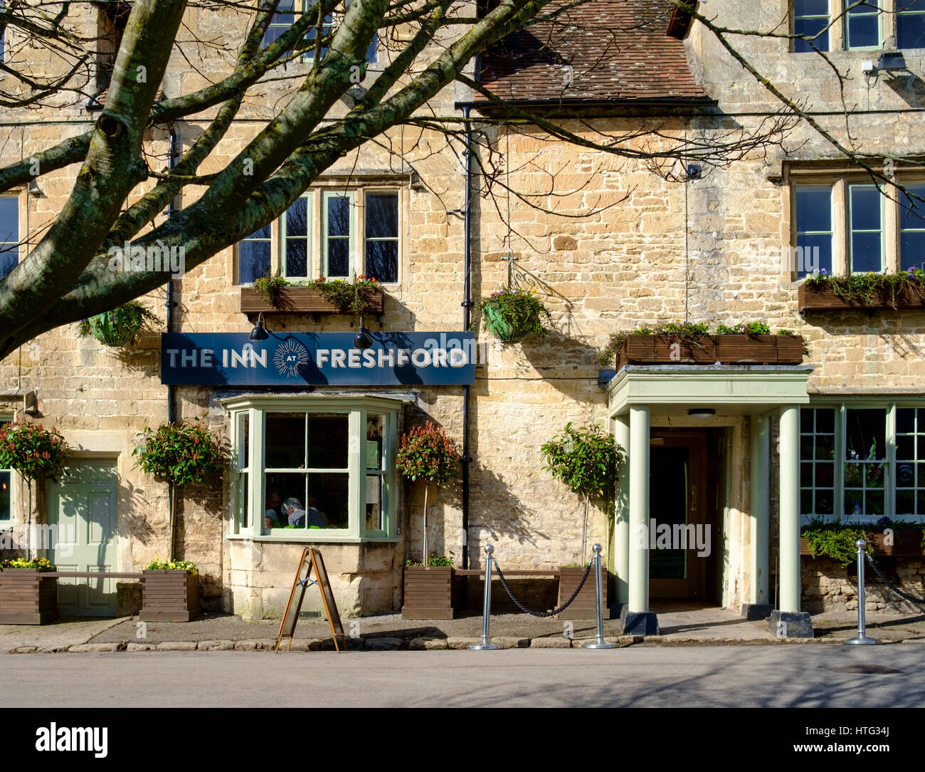 Freshford est un village de Somerset. C'est dans la vallée d'Avon près de Bath, Angleterre Royaume-uni l'Inn Banque D'Images