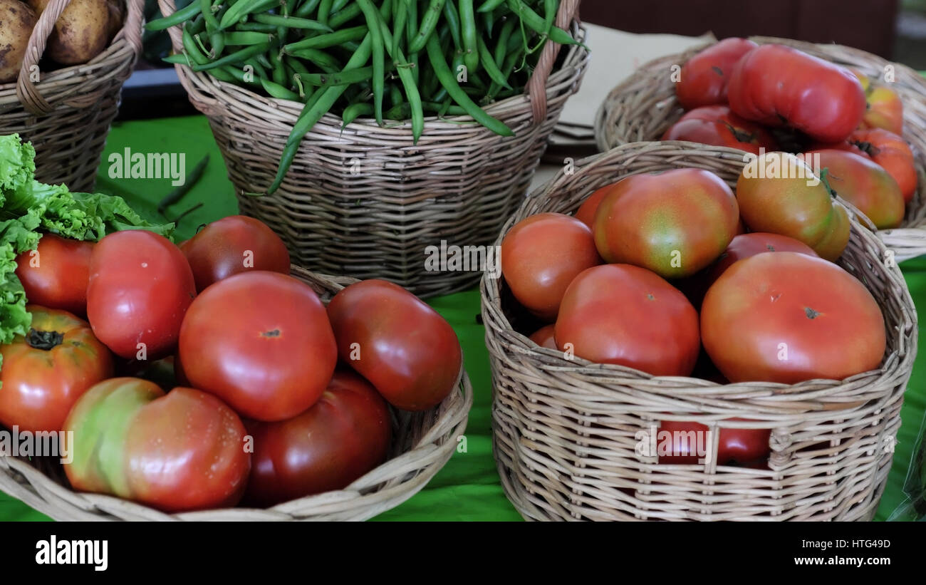 Panier de légumes propre spectacle au salon de l'agriculture, de la sécurité des produits agricoles du Vietnam, riche en vitamine A, C, bon pour la santé et l'agriculture biologique Banque D'Images
