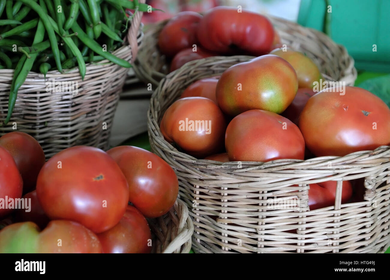 Panier de légumes propre spectacle au salon de l'agriculture, de la sécurité des produits agricoles du Vietnam, riche en vitamine A, C, bon pour la santé et l'agriculture biologique Banque D'Images