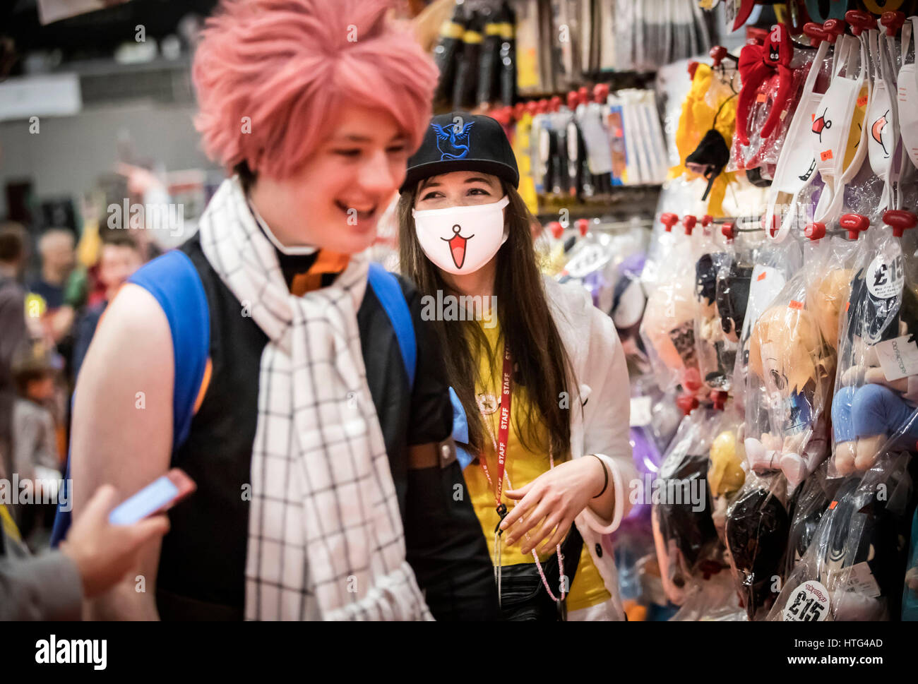 Toutes les personnes se bloque pendant le MCM Comic Con au centre d'exposition de Liverpool. Banque D'Images