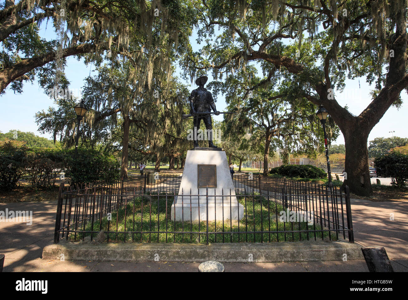 Statue commémorative de Géorgiens qui ont combattu dans la guerre hispano-américaine, Forsyth Park, Savannah, Géorgie. Banque D'Images