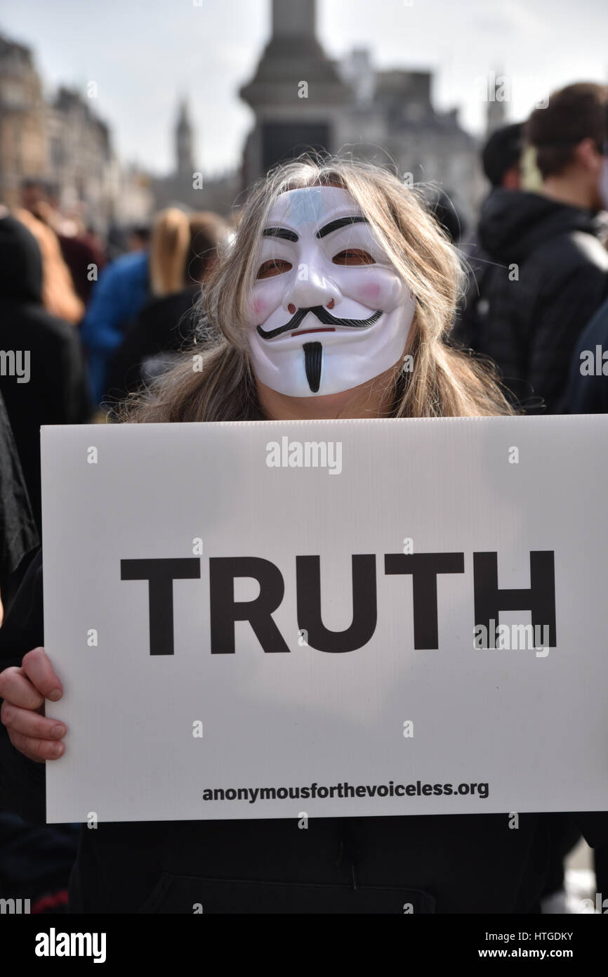 Trafalgar Square, Londres, Royaume-Uni. 11 mars 2017. Anonymous pour les sans-voix, une organisation de défense des droits des animaux manifestation à Trafalgar Square. Crédit : Matthieu Chattle/Alamy Live News Banque D'Images