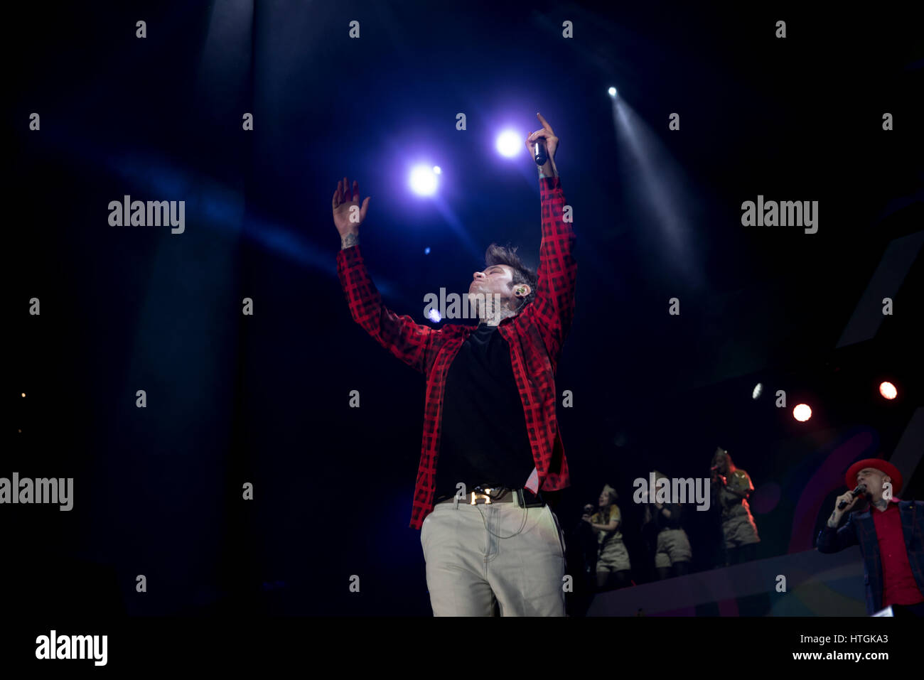 Turin, Italie. 11 mars, 2017. J-ax et Fedez sur scène à Turin Pala Alpitopur au cours de la 'Comunisti col rolex tour', le 11 mars 2017, Photos par : Alberto Gandolfo/Alamy Live News Banque D'Images