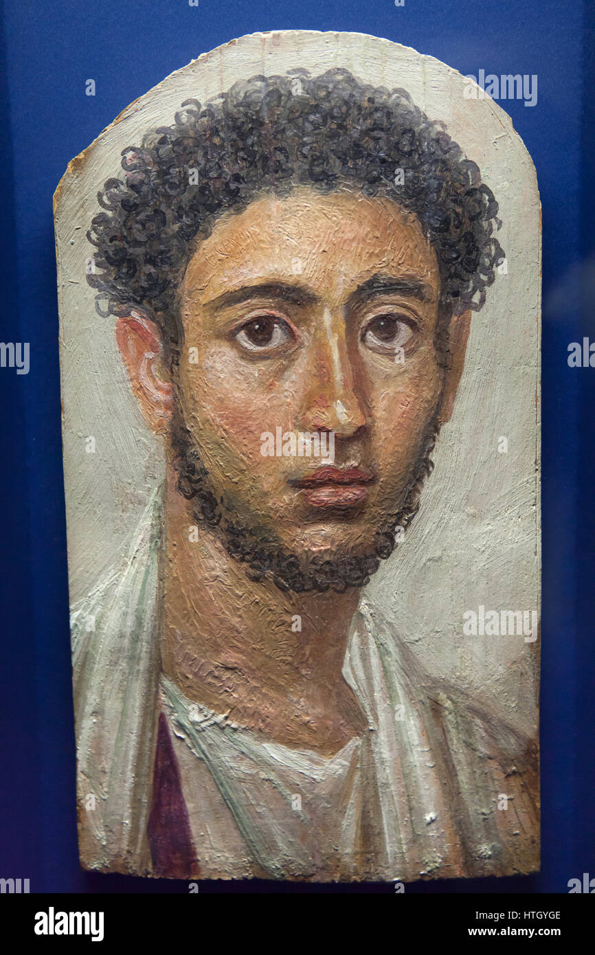 Maman Fayoum portrait d'un jeune homme en vêtements de la Nécropole de Hawara (AD 140) sur l'affichage à la Staatliche Antikensammlungen (Collection d'antiquités de l'État de Bavière) à Munich, Bavière, Allemagne. Banque D'Images